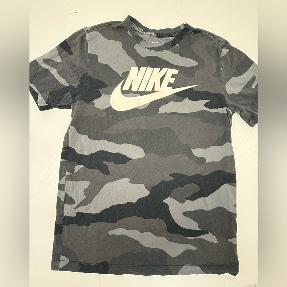 T267- Nike Gray Camouflage Tee